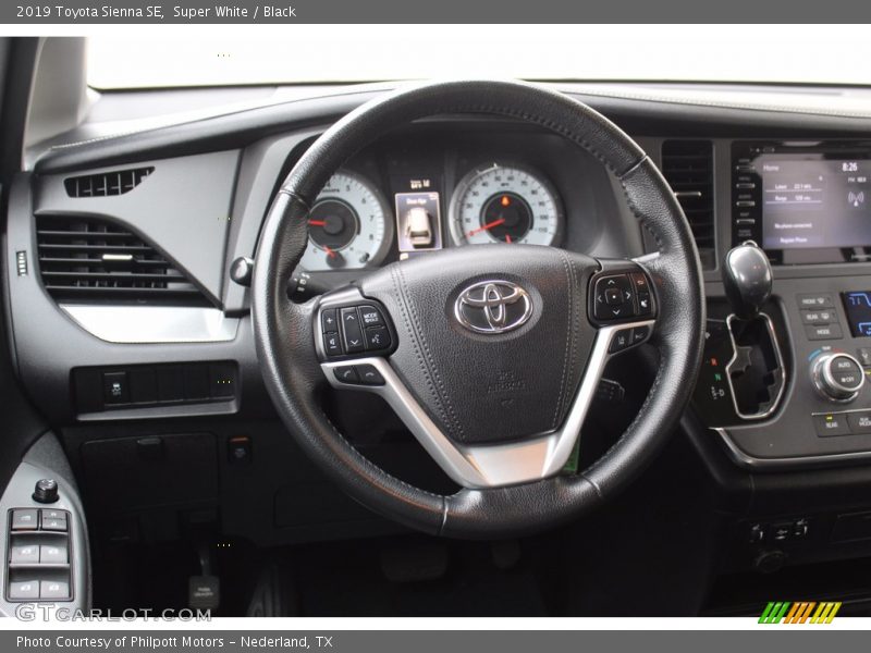 Super White / Black 2019 Toyota Sienna SE