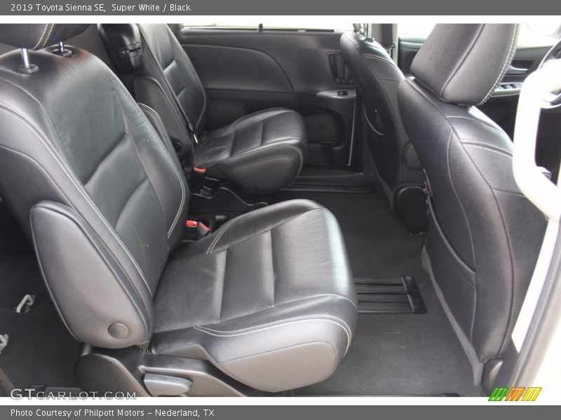 Super White / Black 2019 Toyota Sienna SE