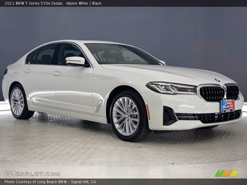 Alpine White / Black 2021 BMW 5 Series 530e Sedan