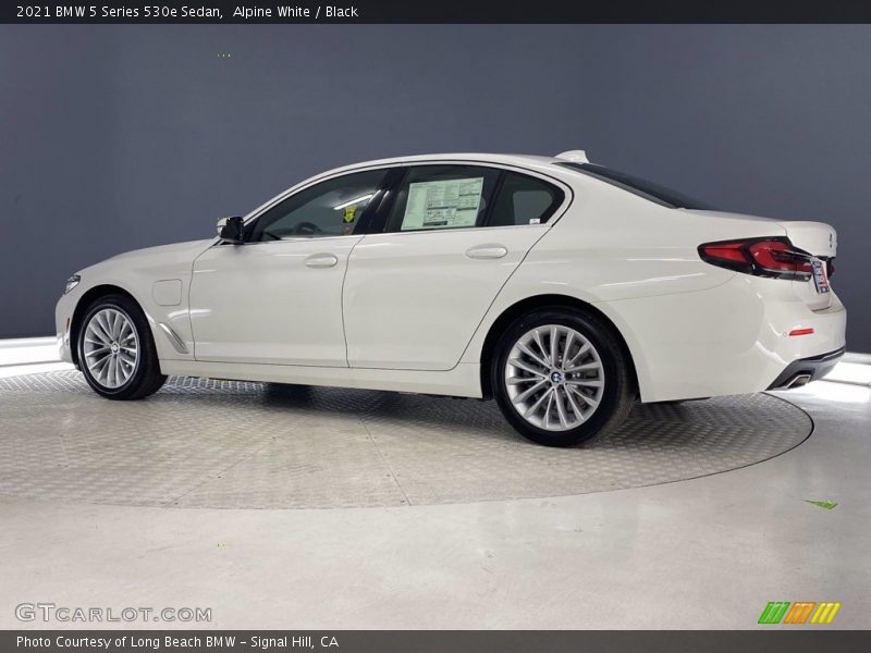 Alpine White / Black 2021 BMW 5 Series 530e Sedan