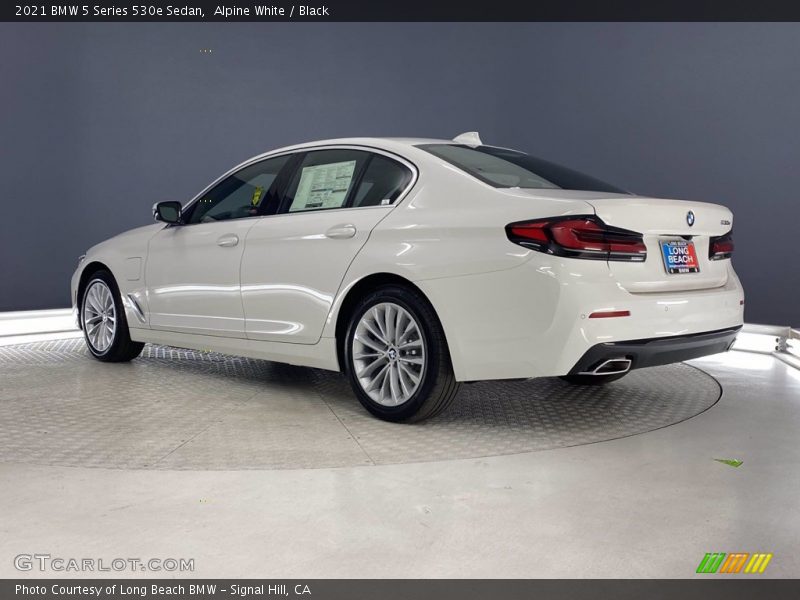 Alpine White / Black 2021 BMW 5 Series 530e Sedan