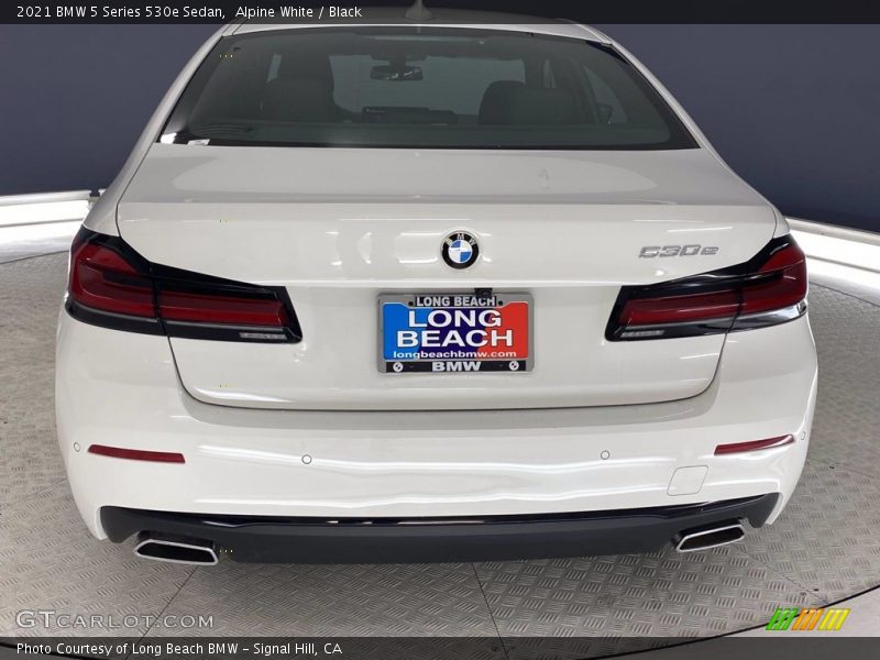 Alpine White / Black 2021 BMW 5 Series 530e Sedan