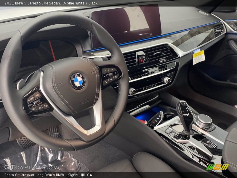 Alpine White / Black 2021 BMW 5 Series 530e Sedan
