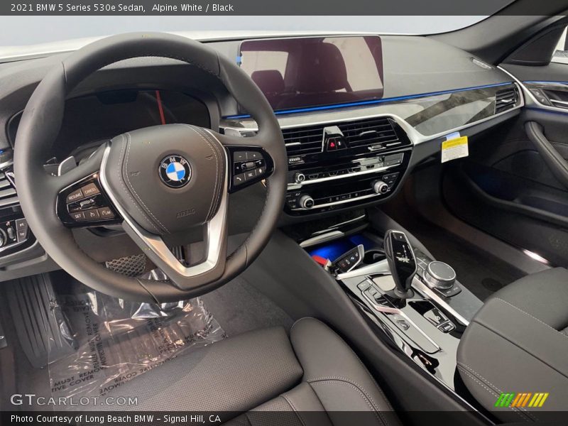 Alpine White / Black 2021 BMW 5 Series 530e Sedan