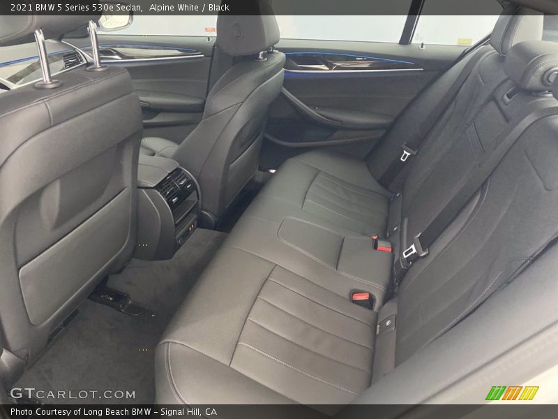 Alpine White / Black 2021 BMW 5 Series 530e Sedan