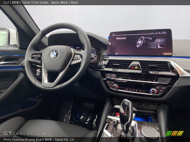 Alpine White / Black 2021 BMW 5 Series 530e Sedan