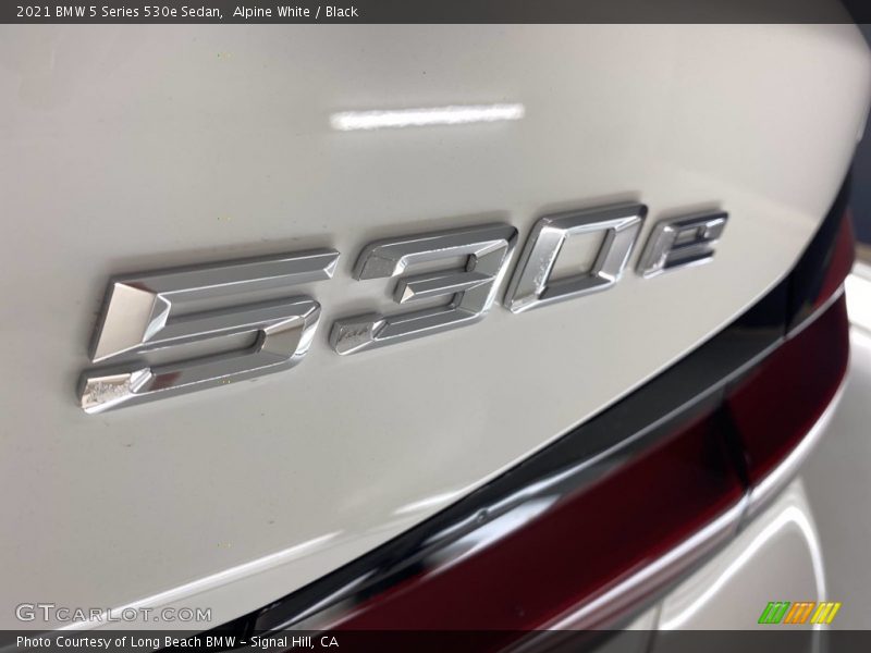 Alpine White / Black 2021 BMW 5 Series 530e Sedan