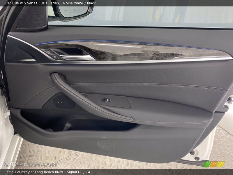 Alpine White / Black 2021 BMW 5 Series 530e Sedan