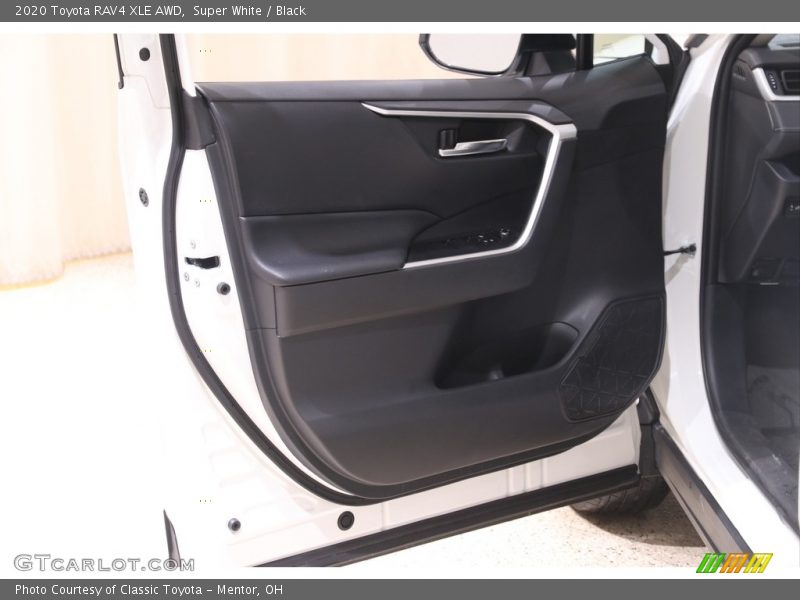 Super White / Black 2020 Toyota RAV4 XLE AWD