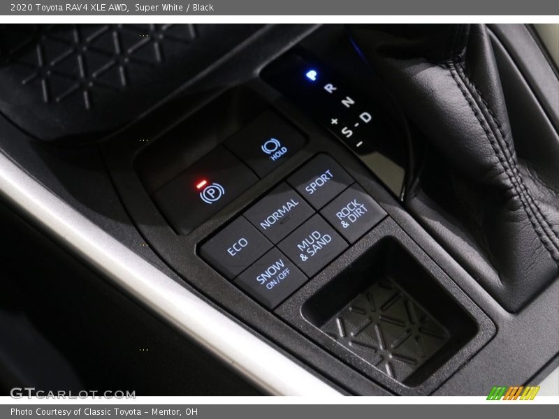 Super White / Black 2020 Toyota RAV4 XLE AWD