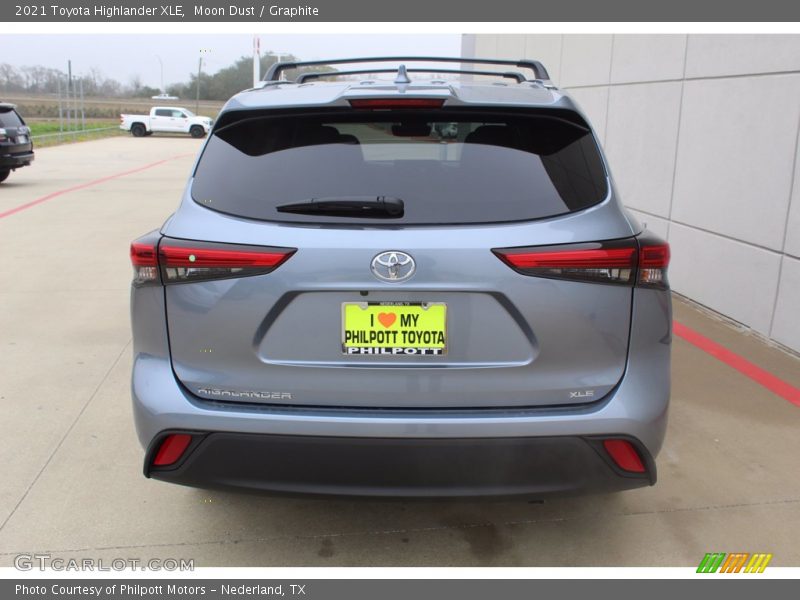 Moon Dust / Graphite 2021 Toyota Highlander XLE