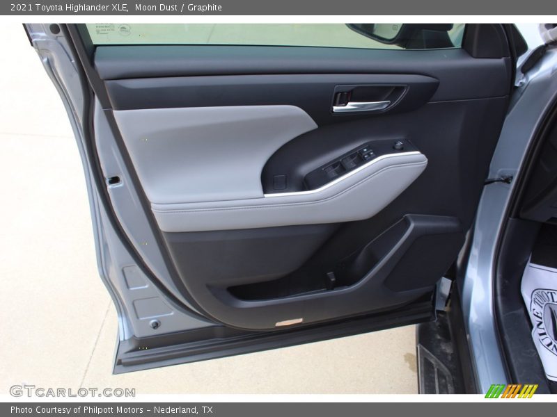 Moon Dust / Graphite 2021 Toyota Highlander XLE