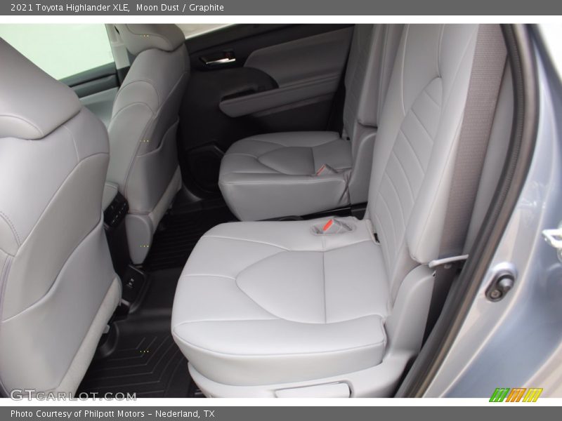 Moon Dust / Graphite 2021 Toyota Highlander XLE