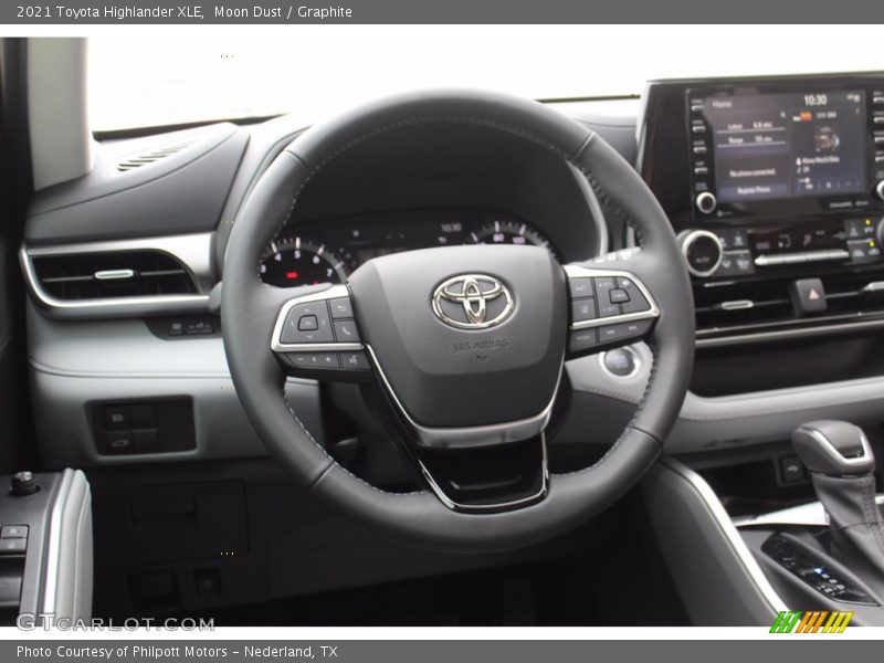 Moon Dust / Graphite 2021 Toyota Highlander XLE