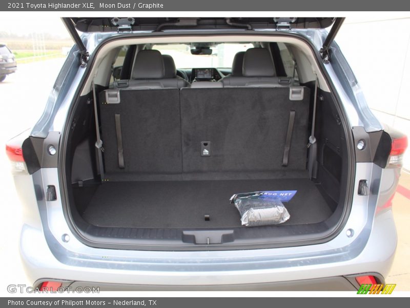 Moon Dust / Graphite 2021 Toyota Highlander XLE