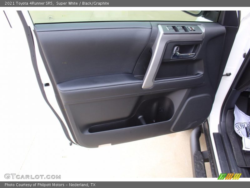 Super White / Black/Graphite 2021 Toyota 4Runner SR5