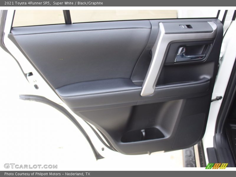 Super White / Black/Graphite 2021 Toyota 4Runner SR5