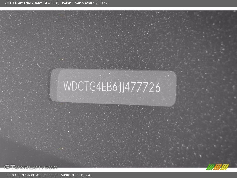 Polar Silver Metallic / Black 2018 Mercedes-Benz GLA 250
