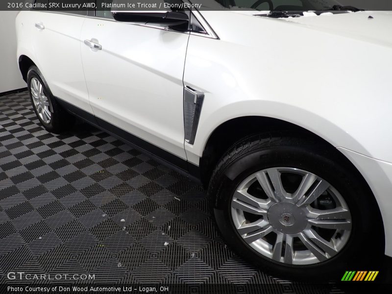 Platinum Ice Tricoat / Ebony/Ebony 2016 Cadillac SRX Luxury AWD