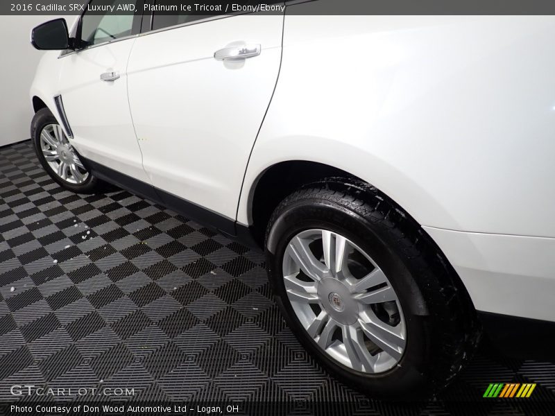 Platinum Ice Tricoat / Ebony/Ebony 2016 Cadillac SRX Luxury AWD