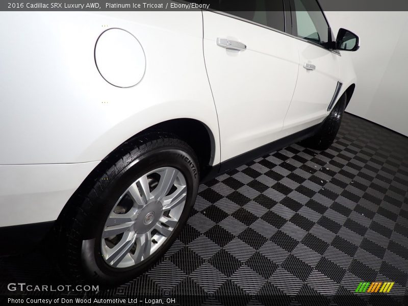 Platinum Ice Tricoat / Ebony/Ebony 2016 Cadillac SRX Luxury AWD