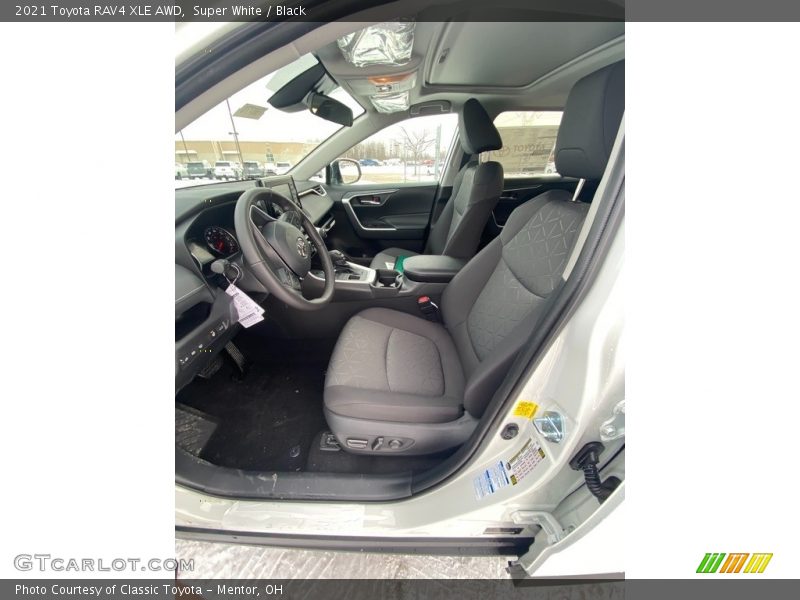 Super White / Black 2021 Toyota RAV4 XLE AWD