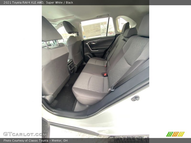 Super White / Black 2021 Toyota RAV4 XLE AWD