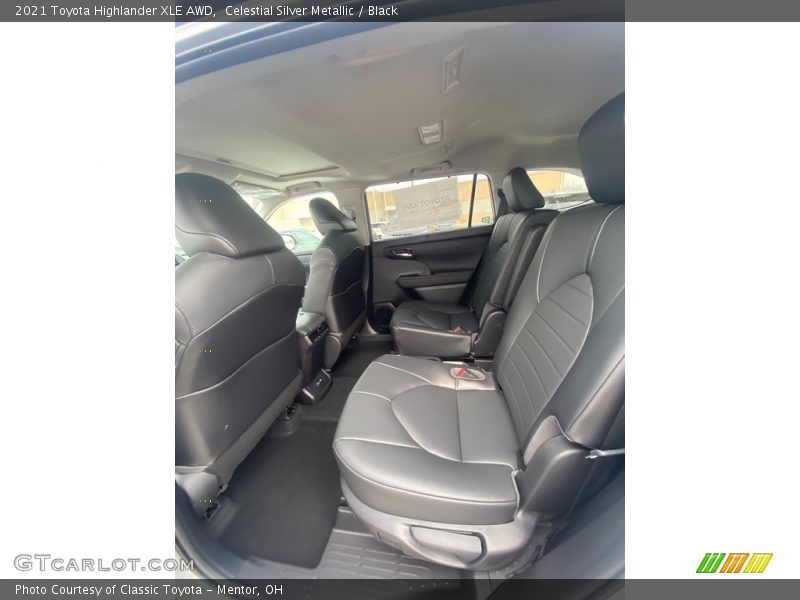 Celestial Silver Metallic / Black 2021 Toyota Highlander XLE AWD