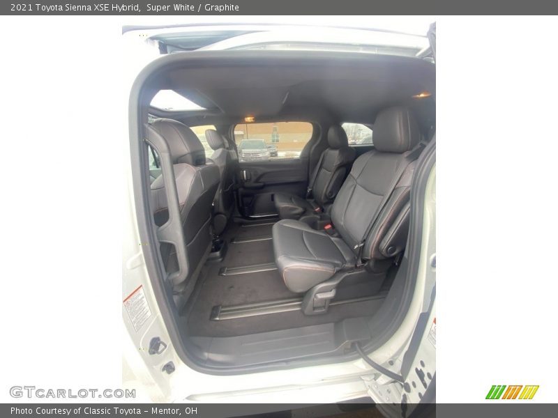 Super White / Graphite 2021 Toyota Sienna XSE Hybrid