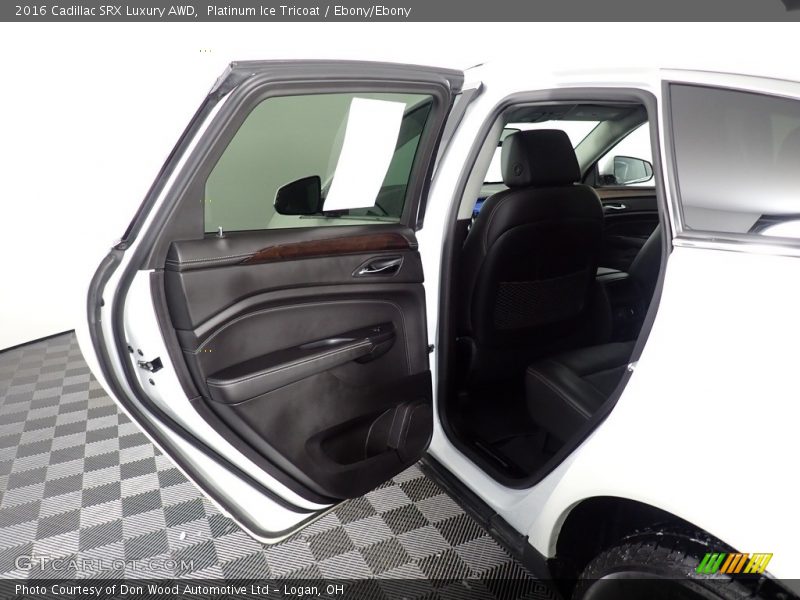 Platinum Ice Tricoat / Ebony/Ebony 2016 Cadillac SRX Luxury AWD