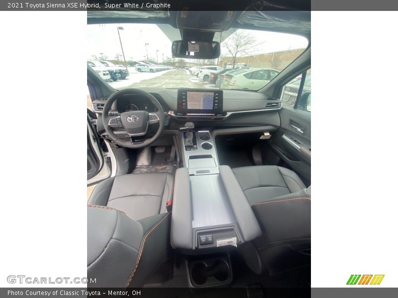 Super White / Graphite 2021 Toyota Sienna XSE Hybrid