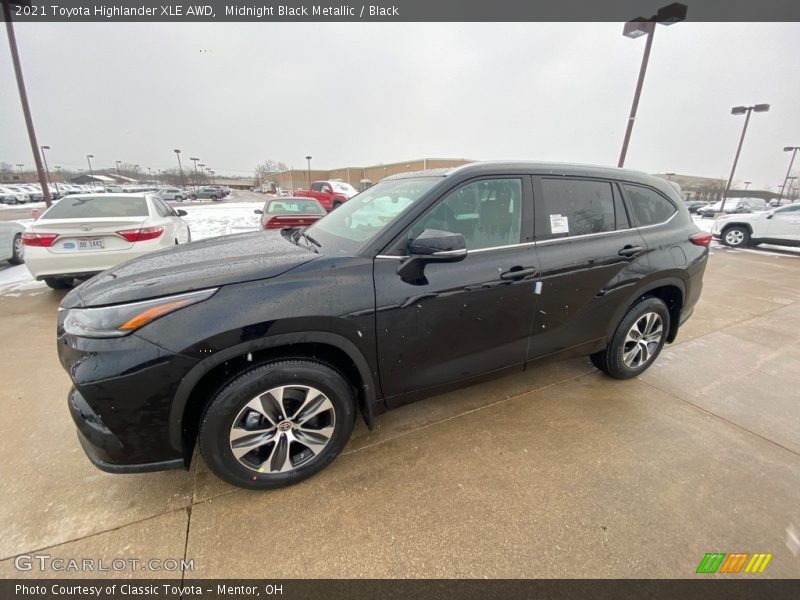 Midnight Black Metallic / Black 2021 Toyota Highlander XLE AWD