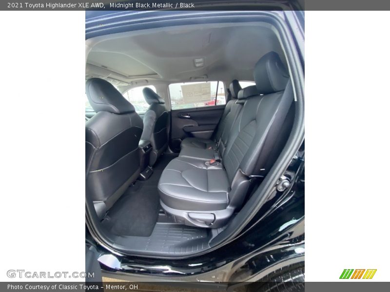 Midnight Black Metallic / Black 2021 Toyota Highlander XLE AWD