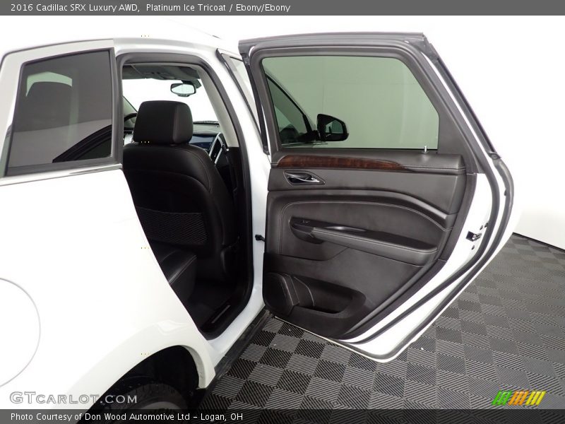 Platinum Ice Tricoat / Ebony/Ebony 2016 Cadillac SRX Luxury AWD