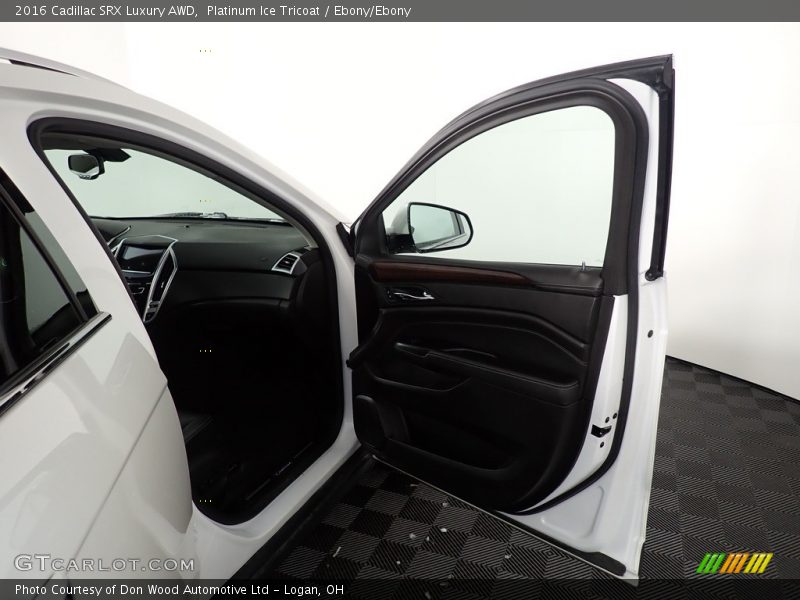 Platinum Ice Tricoat / Ebony/Ebony 2016 Cadillac SRX Luxury AWD