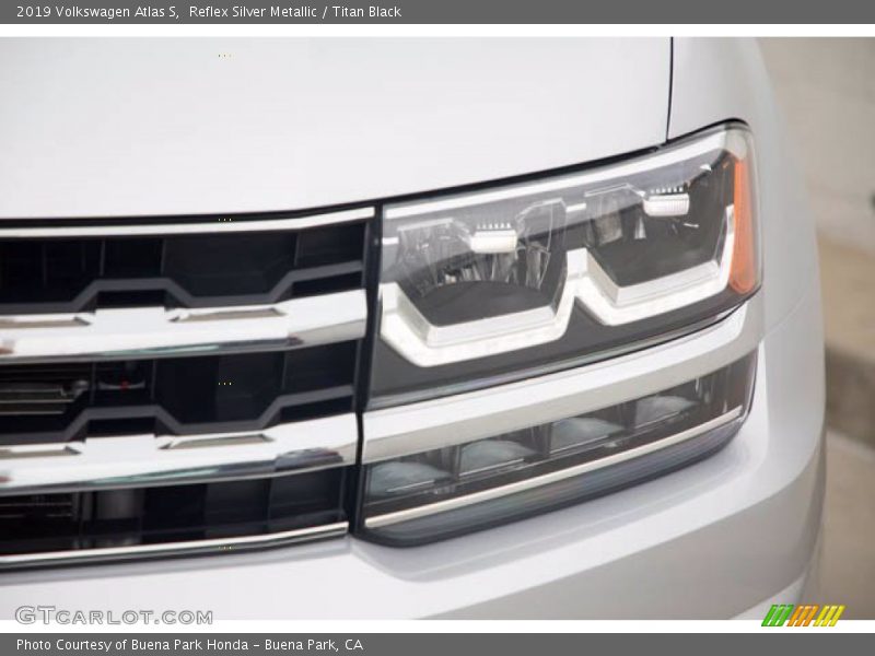 Reflex Silver Metallic / Titan Black 2019 Volkswagen Atlas S