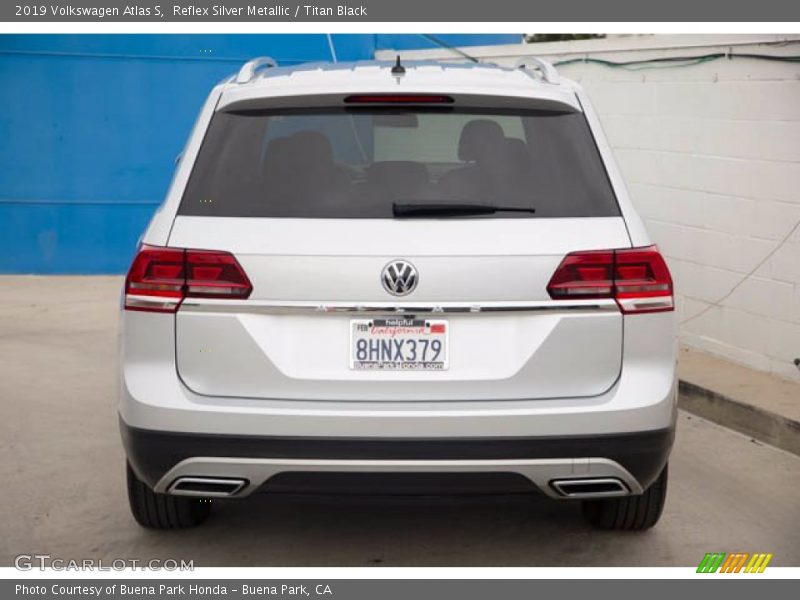 Reflex Silver Metallic / Titan Black 2019 Volkswagen Atlas S