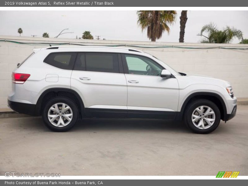 Reflex Silver Metallic / Titan Black 2019 Volkswagen Atlas S