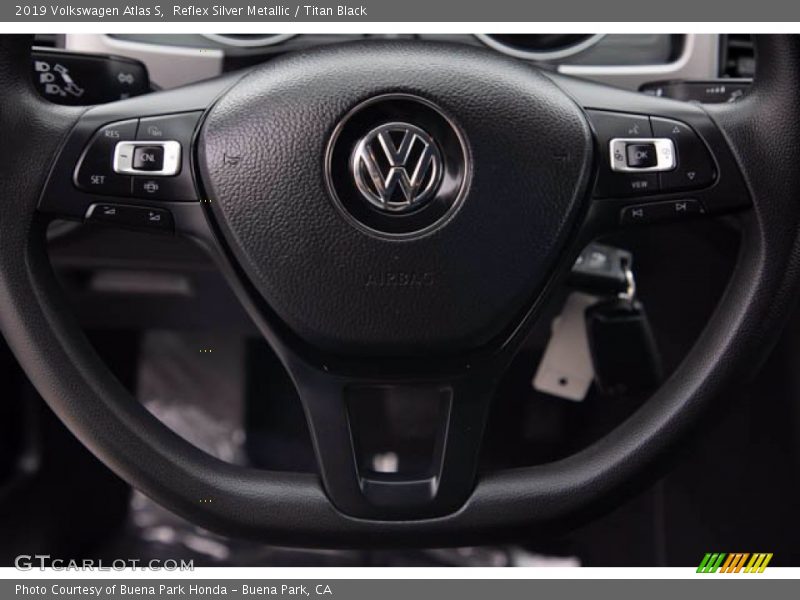 Reflex Silver Metallic / Titan Black 2019 Volkswagen Atlas S