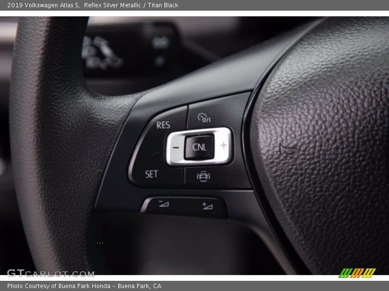 Reflex Silver Metallic / Titan Black 2019 Volkswagen Atlas S
