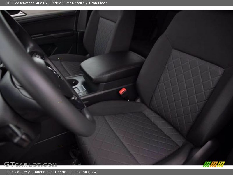 Reflex Silver Metallic / Titan Black 2019 Volkswagen Atlas S