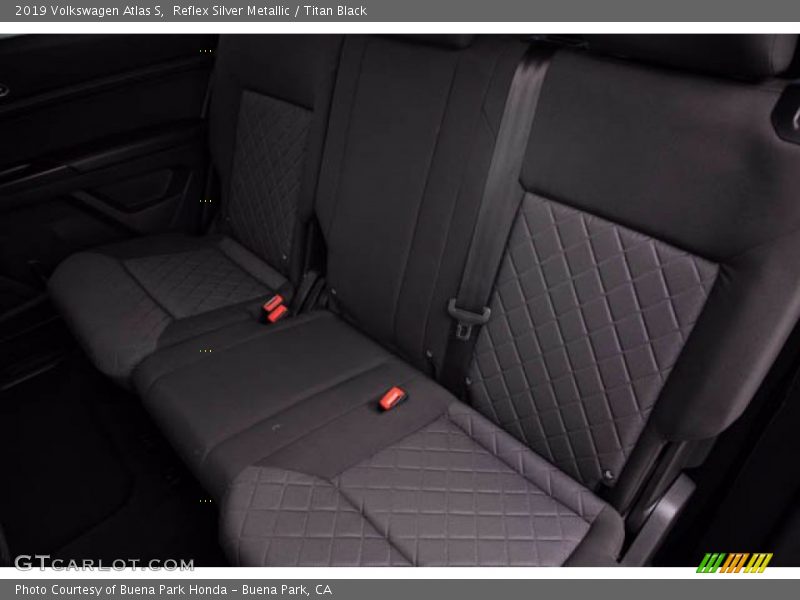 Reflex Silver Metallic / Titan Black 2019 Volkswagen Atlas S