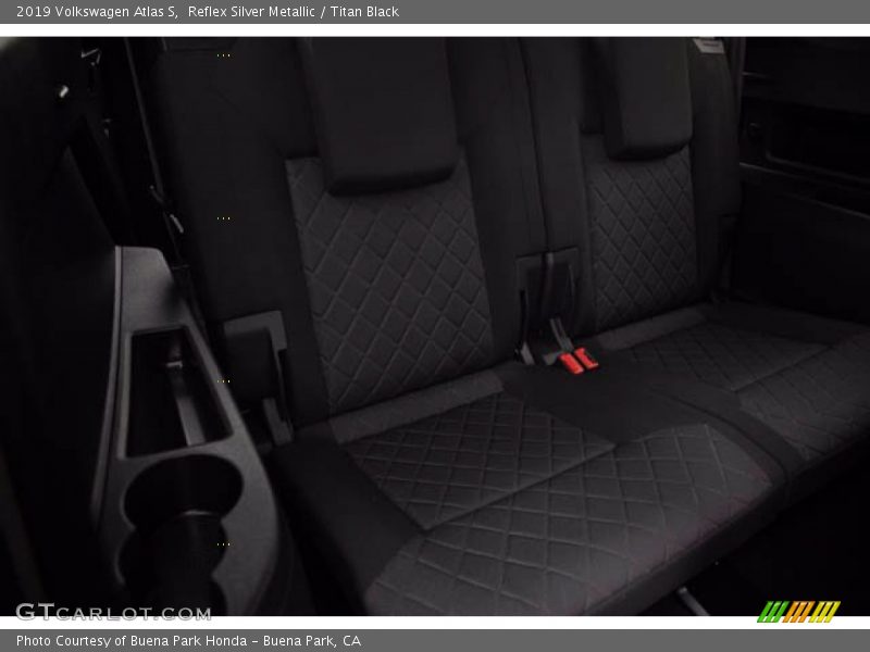 Reflex Silver Metallic / Titan Black 2019 Volkswagen Atlas S