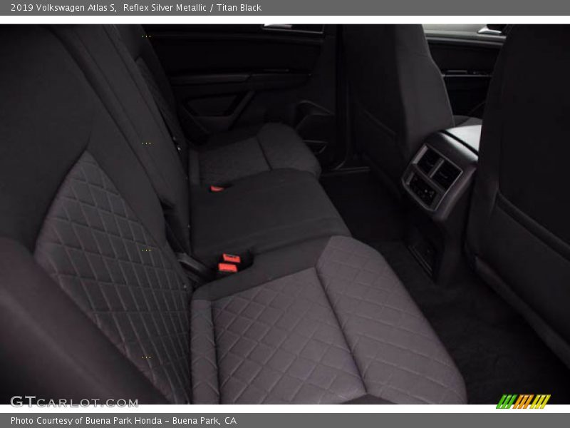Reflex Silver Metallic / Titan Black 2019 Volkswagen Atlas S