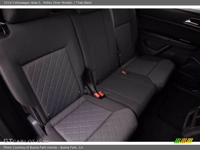 Reflex Silver Metallic / Titan Black 2019 Volkswagen Atlas S