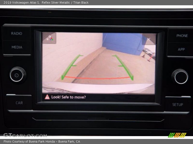 Reflex Silver Metallic / Titan Black 2019 Volkswagen Atlas S