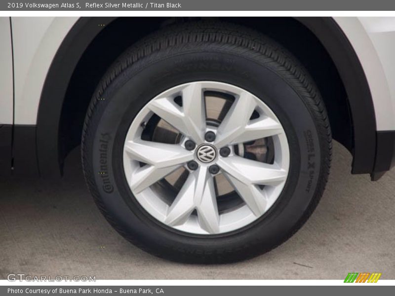 Reflex Silver Metallic / Titan Black 2019 Volkswagen Atlas S