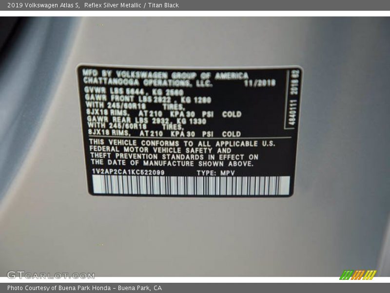 Reflex Silver Metallic / Titan Black 2019 Volkswagen Atlas S
