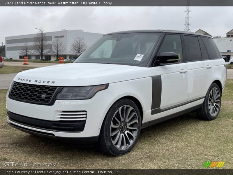 Front 3/4 View of 2021 Range Rover Westminster