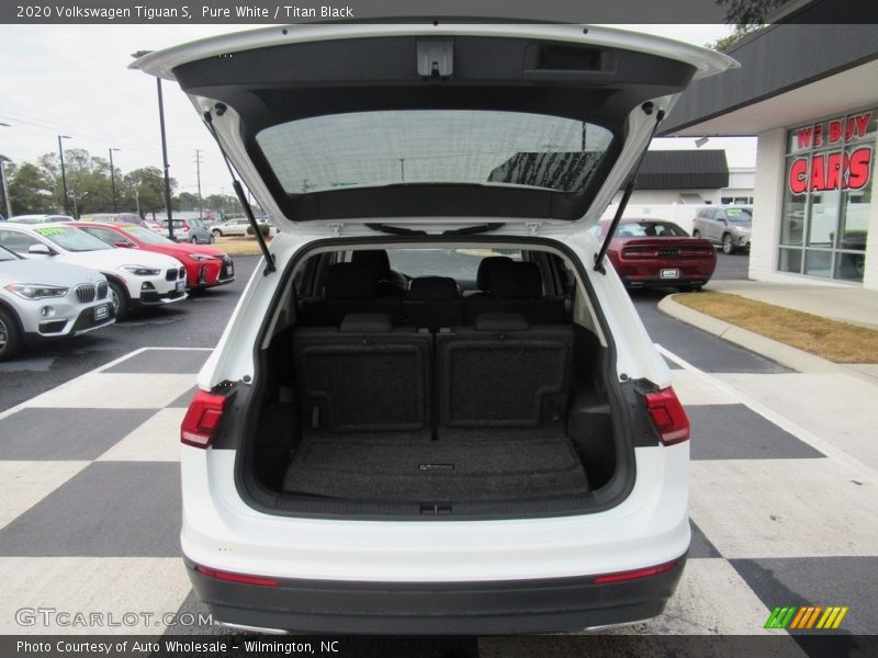 Pure White / Titan Black 2020 Volkswagen Tiguan S